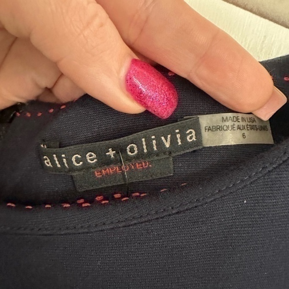 Alice + Olivia Dress Womens Size 6 Navy Scoop Neck Capped Sleeve Mini Sheath - Picture 6 of 7